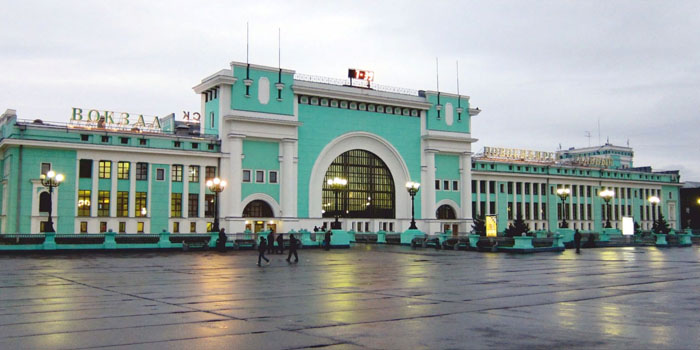 Здание жд вокзала в Новосибирске
