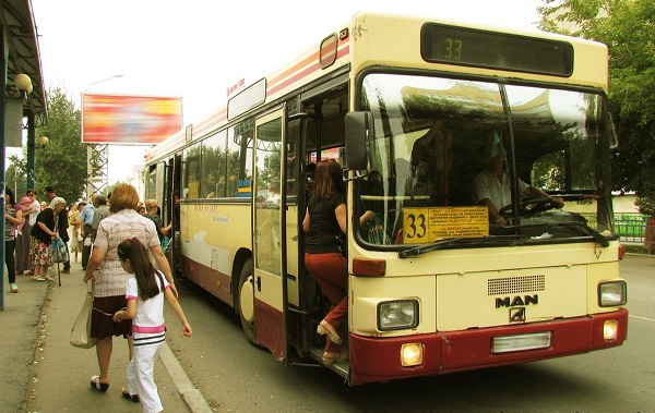 Семьи с тремя и более детьми могут рассчитывать на скидки на проезд в общественном транспорте